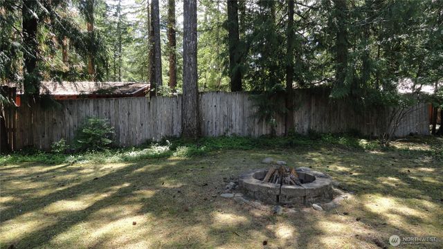 90 N Hamma Hamma Drive E, Hoodsport, WA 98548