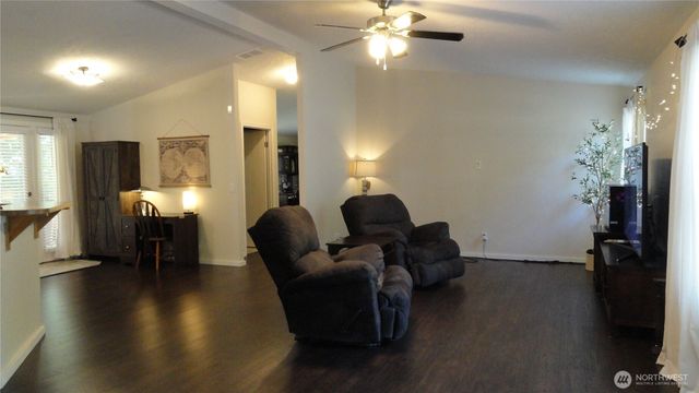 90 N Hamma Hamma Drive E, Hoodsport, WA 98548