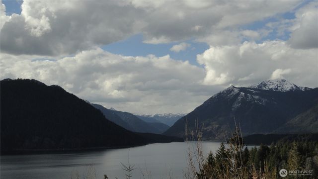 90 N Hamma Hamma Drive E, Hoodsport, WA 98548