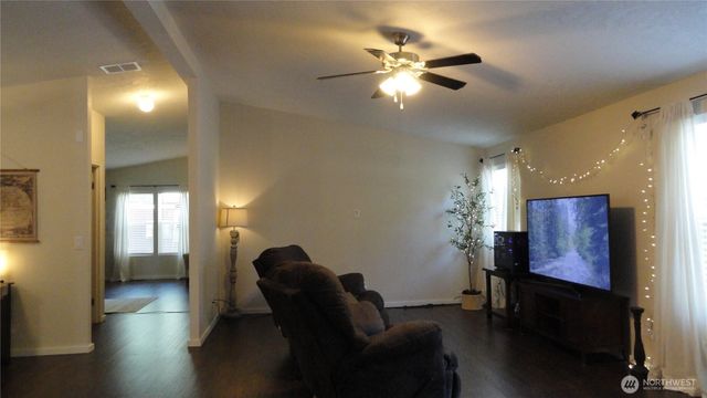 90 N Hamma Hamma Drive E, Hoodsport, WA 98548