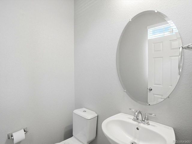 8260 S Trails Edge Ct, Centennial, CO 80112