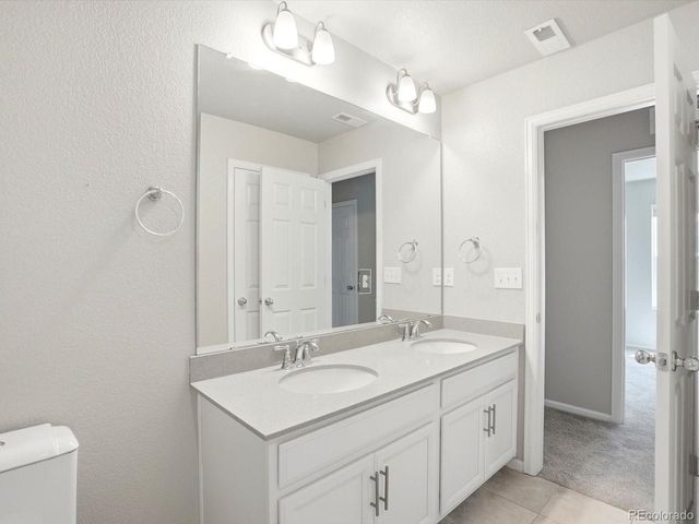 8260 S Trails Edge Ct, Centennial, CO 80112