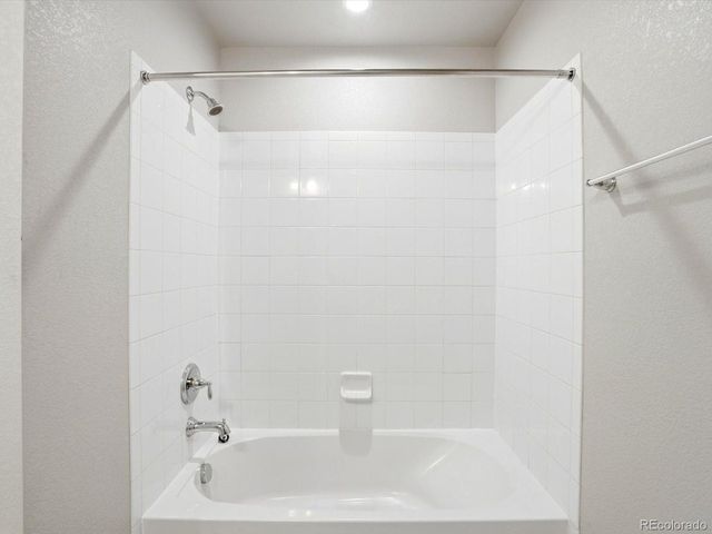 8260 S Trails Edge Ct, Centennial, CO 80112