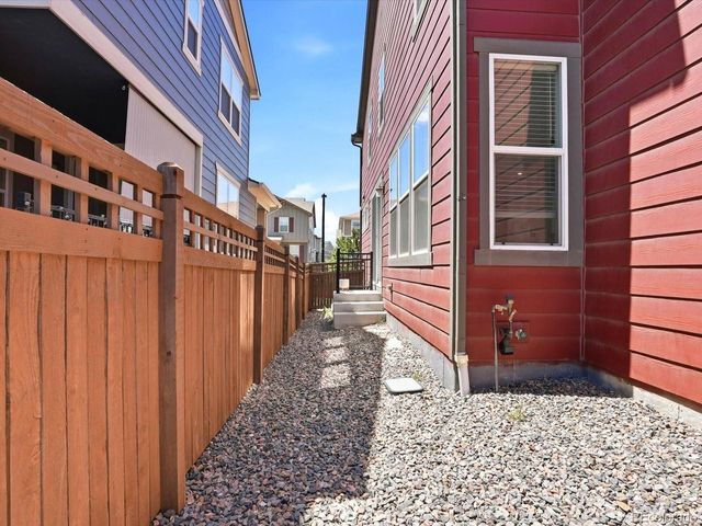 8260 S Trails Edge Ct, Centennial, CO 80112