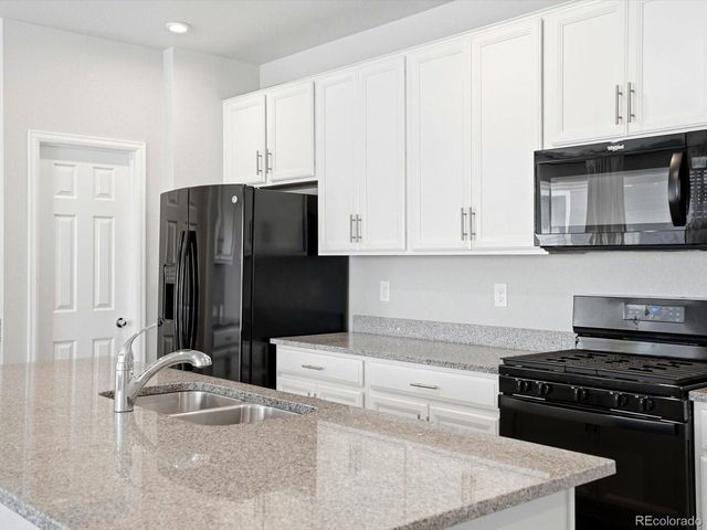 8260 S Trails Edge Ct, Centennial, CO 80112