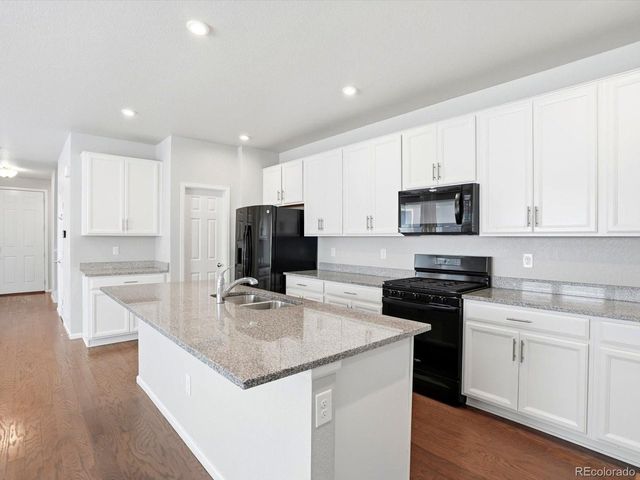 8260 S Trails Edge Ct, Centennial, CO 80112