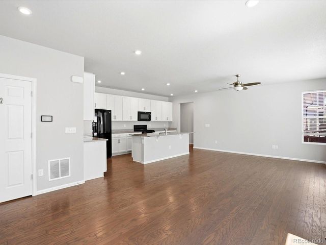8260 S Trails Edge Ct, Centennial, CO 80112