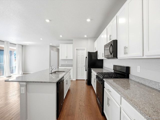 8260 S Trails Edge Ct, Centennial, CO 80112