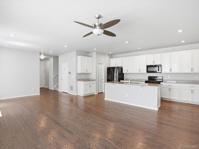 8260 S Trails Edge Ct, Centennial, CO 80112