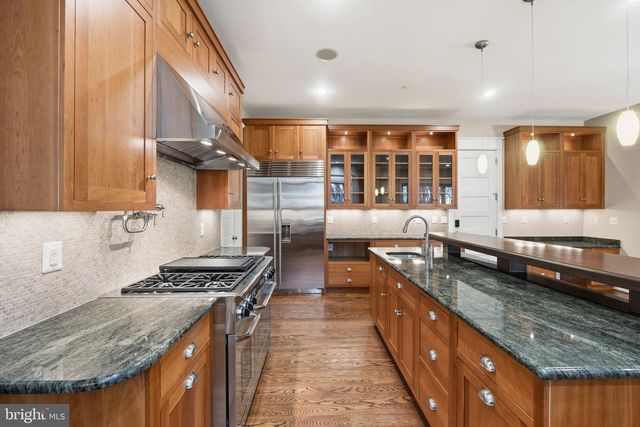 8620 FENWAY DR, Bethesda, MD 20817