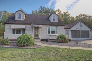 52 Meadowlawn Road, Orchard Park, NY 14127