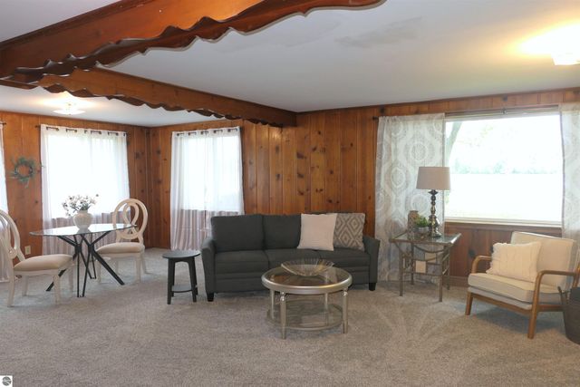 135 Riverside Drive, Alma, MI 48801