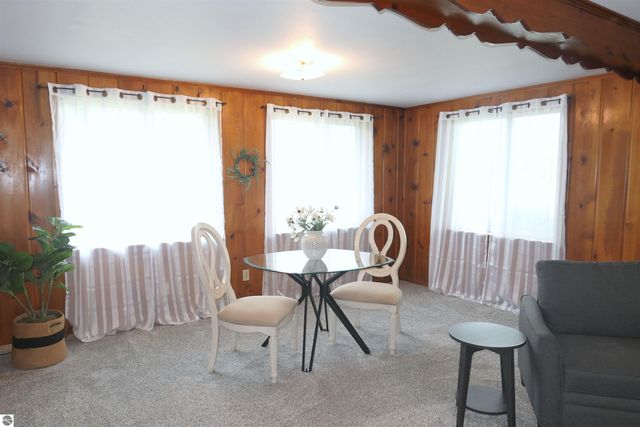 135 Riverside Drive, Alma, MI 48801