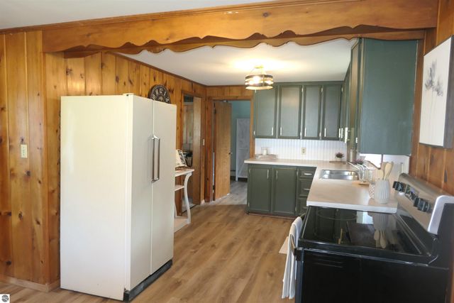 135 Riverside Drive, Alma, MI 48801