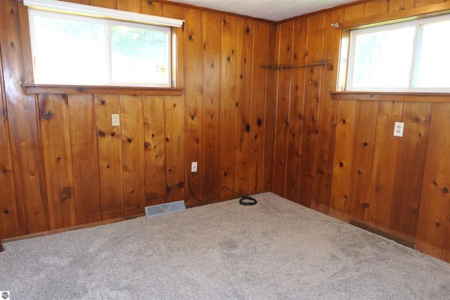 135 Riverside Drive, Alma, MI 48801