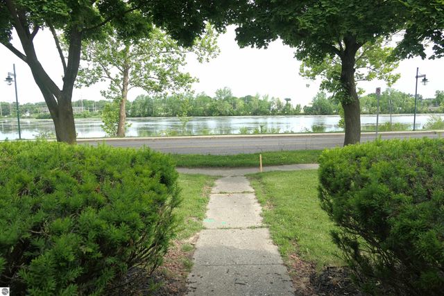 135 Riverside Drive, Alma, MI 48801