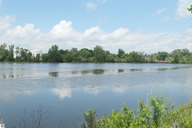135 Riverside Drive, Alma, MI 48801