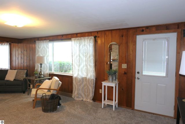 135 Riverside Drive, Alma, MI 48801