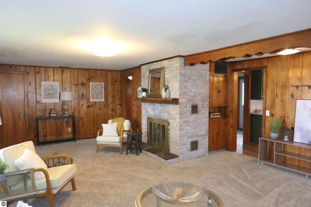 135 Riverside Drive, Alma, MI 48801