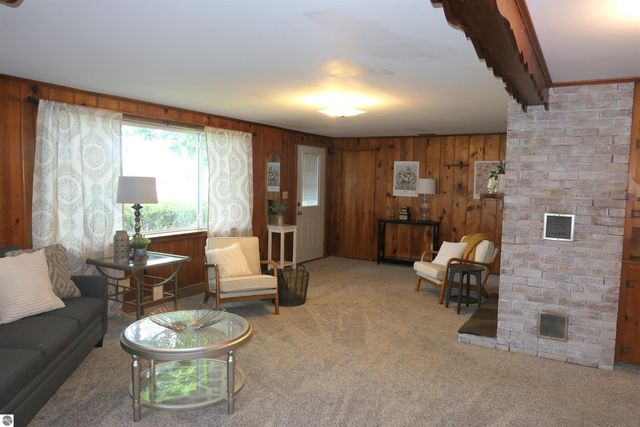 135 Riverside Drive, Alma, MI 48801