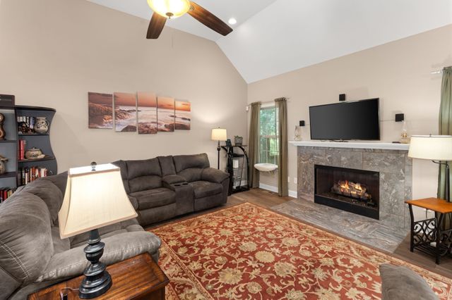 3006 Gracie Ann Dr, Greenbrier, TN 37073