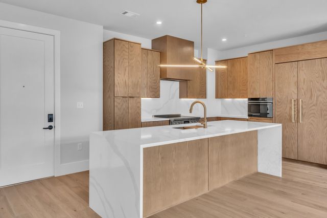 321 31st Ave N Apt 105, Nashville, TN 37203