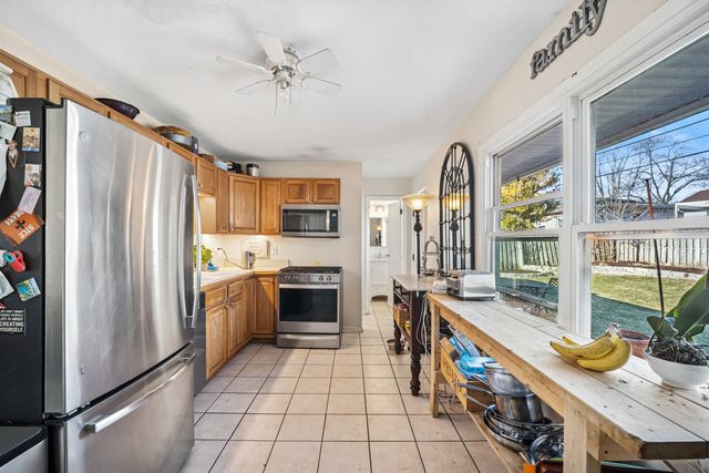 722 S 9th Avenue, St. Charles, IL 60174