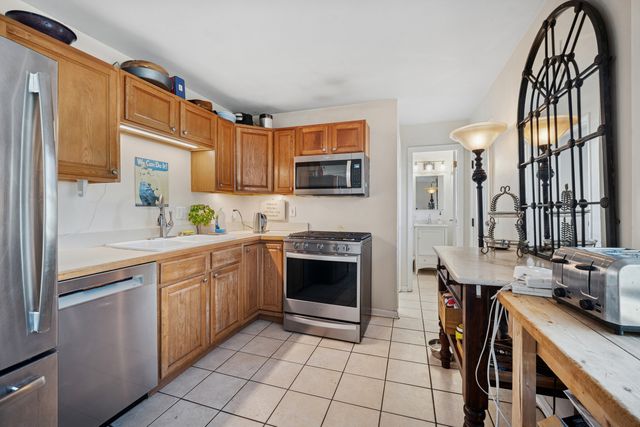 722 S 9th Avenue, St. Charles, IL 60174