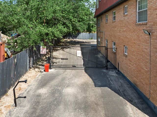 900 S Lamar BLVD 304, Austin, TX 78704