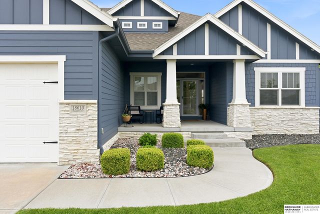 18610 Hampton Drive, Omaha, NE 68136