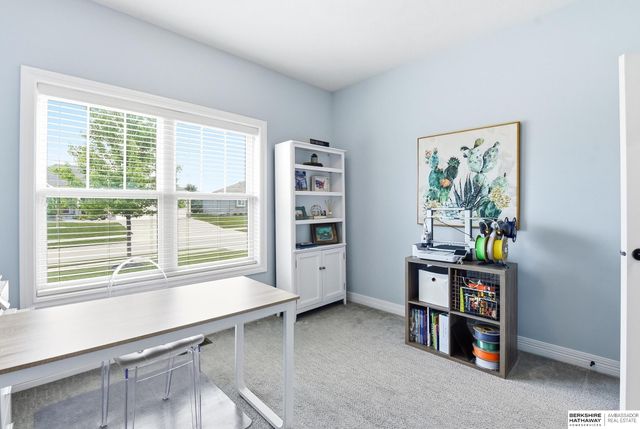 18610 Hampton Drive, Omaha, NE 68136