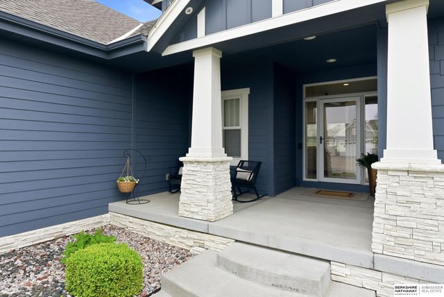 18610 Hampton Drive, Omaha, NE 68136