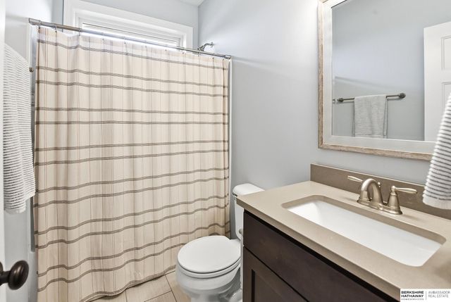 18610 Hampton Drive, Omaha, NE 68136