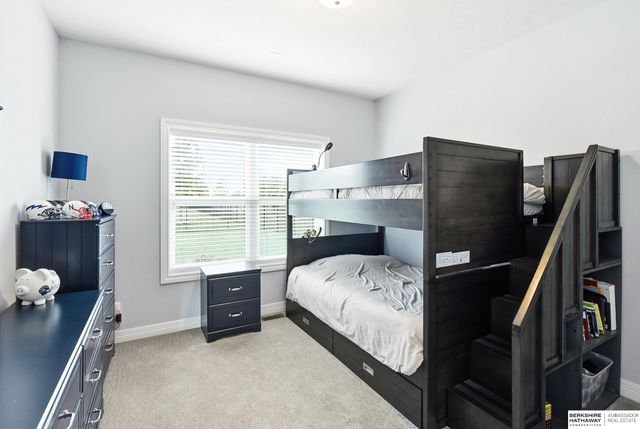 18610 Hampton Drive, Omaha, NE 68136