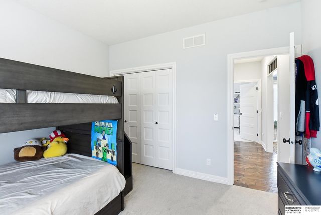 18610 Hampton Drive, Omaha, NE 68136