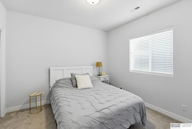 18610 Hampton Drive, Omaha, NE 68136