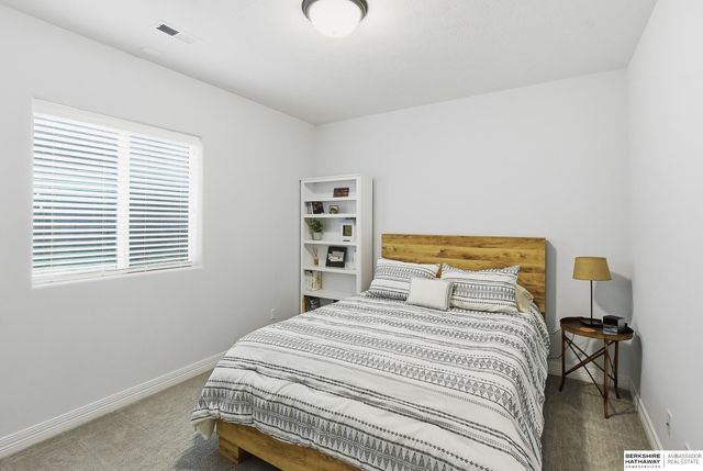 18610 Hampton Drive, Omaha, NE 68136
