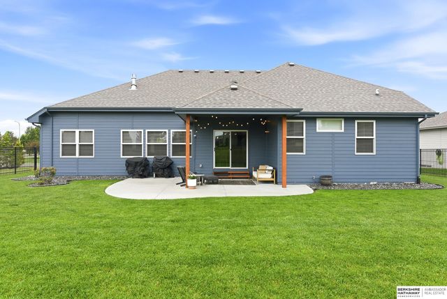 18610 Hampton Drive, Omaha, NE 68136