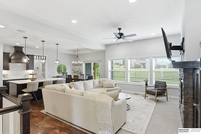 18610 Hampton Drive, Omaha, NE 68136