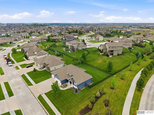 18610 Hampton Drive, Omaha, NE 68136
