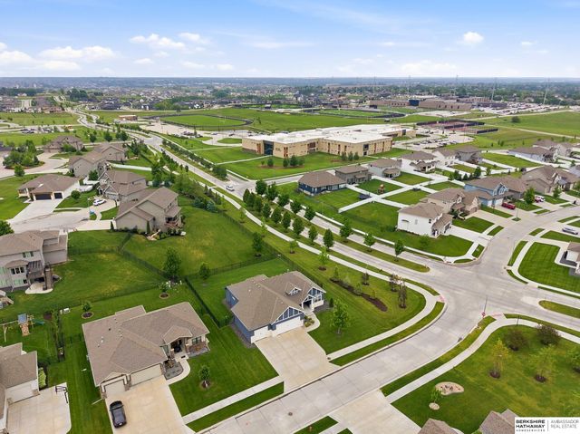 18610 Hampton Drive, Omaha, NE 68136
