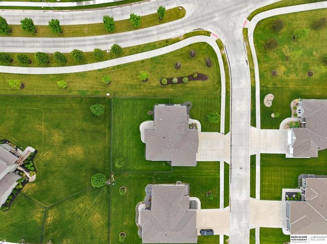 18610 Hampton Drive, Omaha, NE 68136