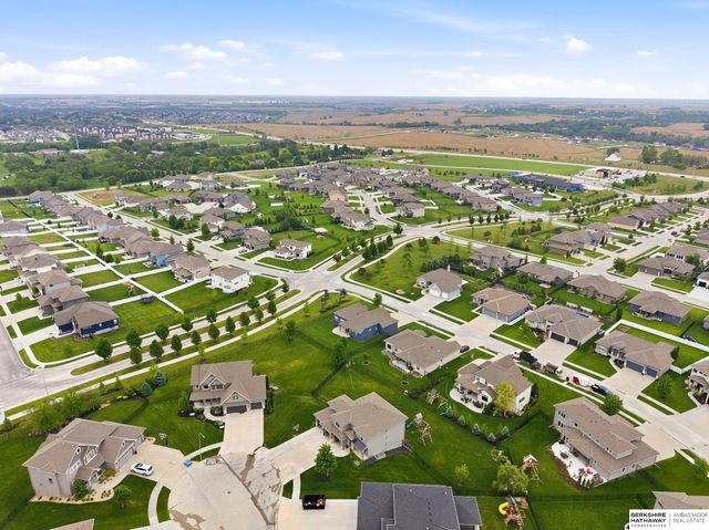 18610 Hampton Drive, Omaha, NE 68136