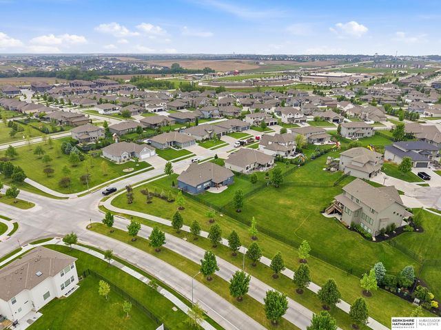 18610 Hampton Drive, Omaha, NE 68136