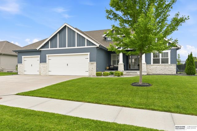 18610 Hampton Drive, Omaha, NE 68136