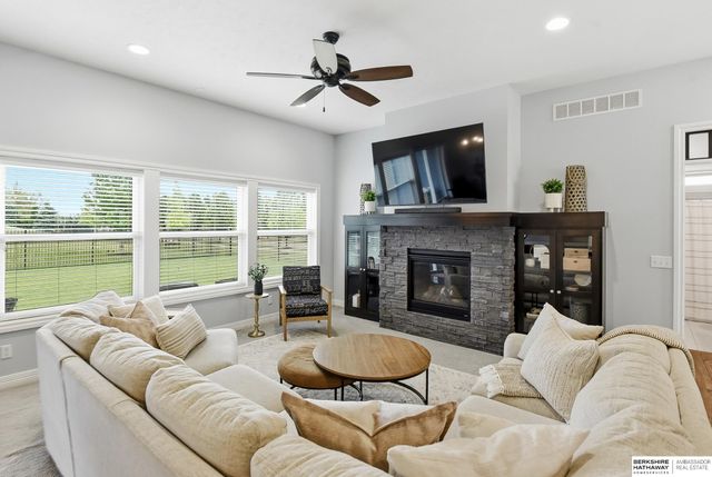 18610 Hampton Drive, Omaha, NE 68136