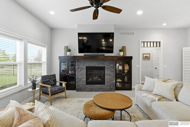 18610 Hampton Drive, Omaha, NE 68136