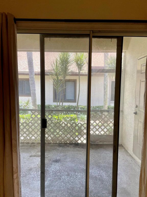 Image 11 of property listing at 11897 Sturbridge Lane, Wellington, FL 33414