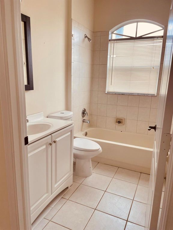 Image 4 of property listing at 11897 Sturbridge Lane, Wellington, FL 33414