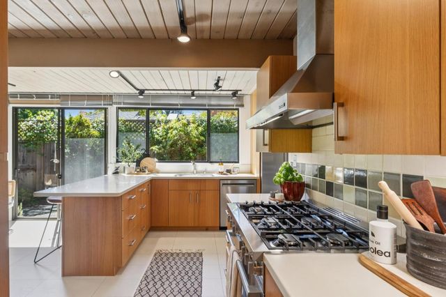 1070 Harriet Street, Palo Alto, CA 94301